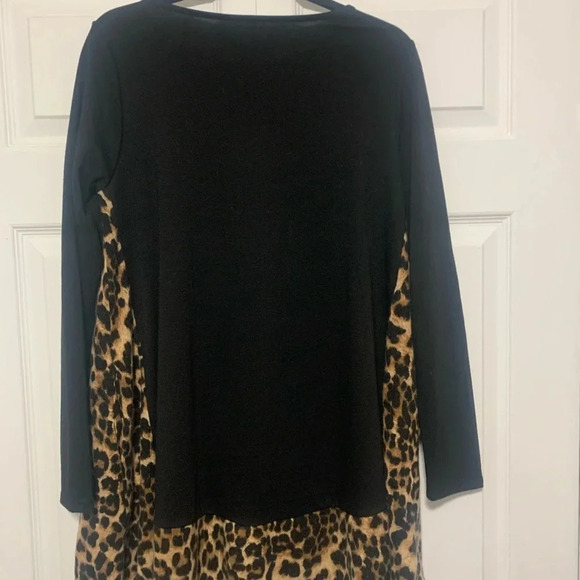 OSFM Beeson River black/leopard print long sleeve pullover with side pockets - Picture 2 of 5